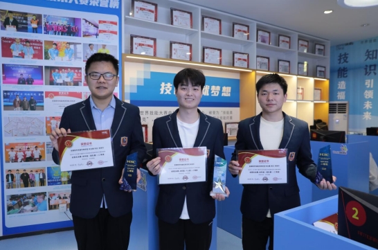 安徽新华学子荣获全国数字技术大赛二等奖荣誉